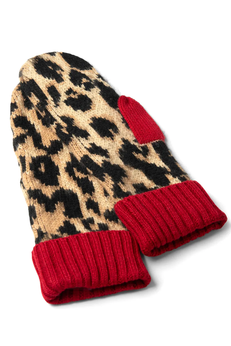 leopard mittens in fluffy yarn