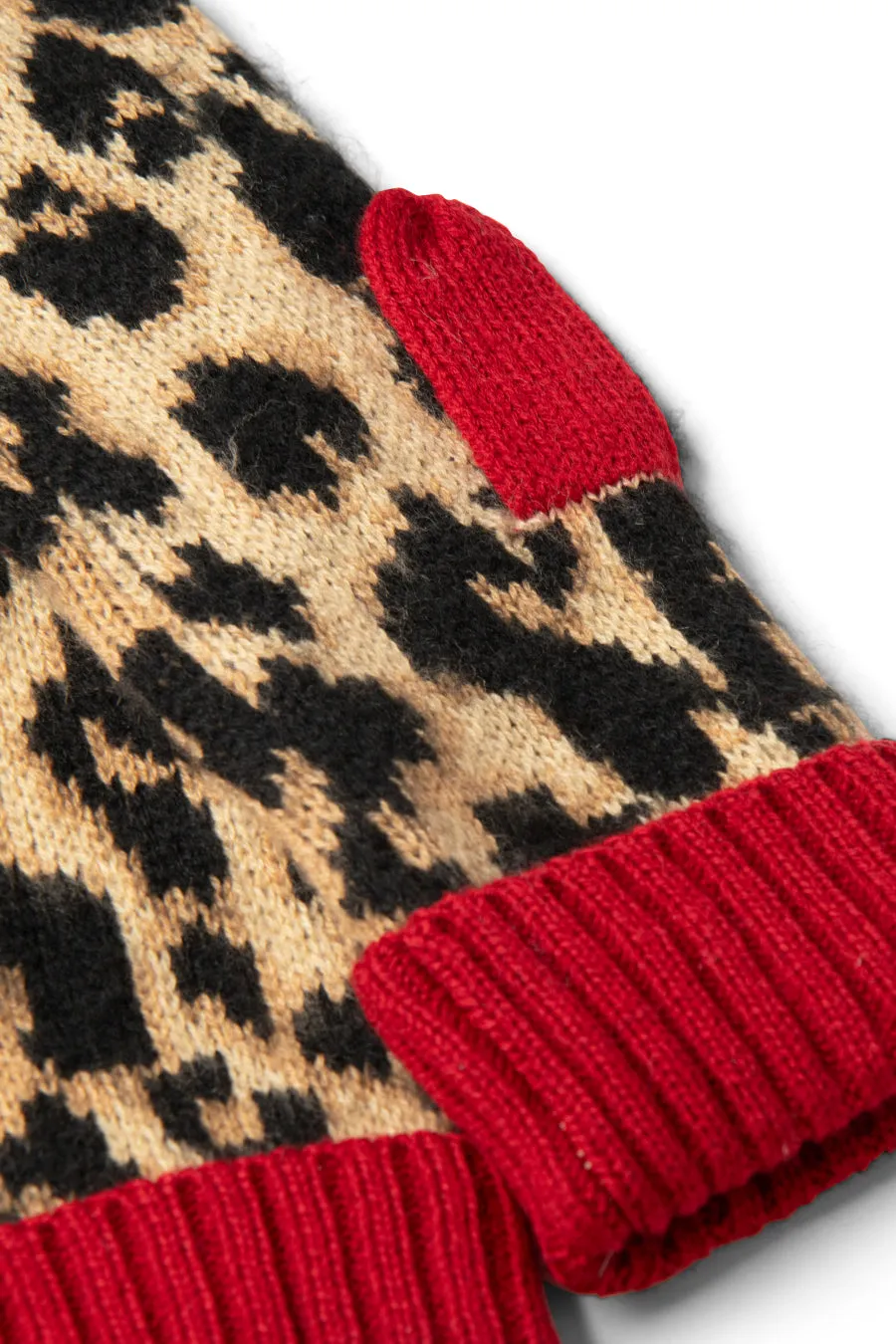 leopard mittens in fluffy yarn