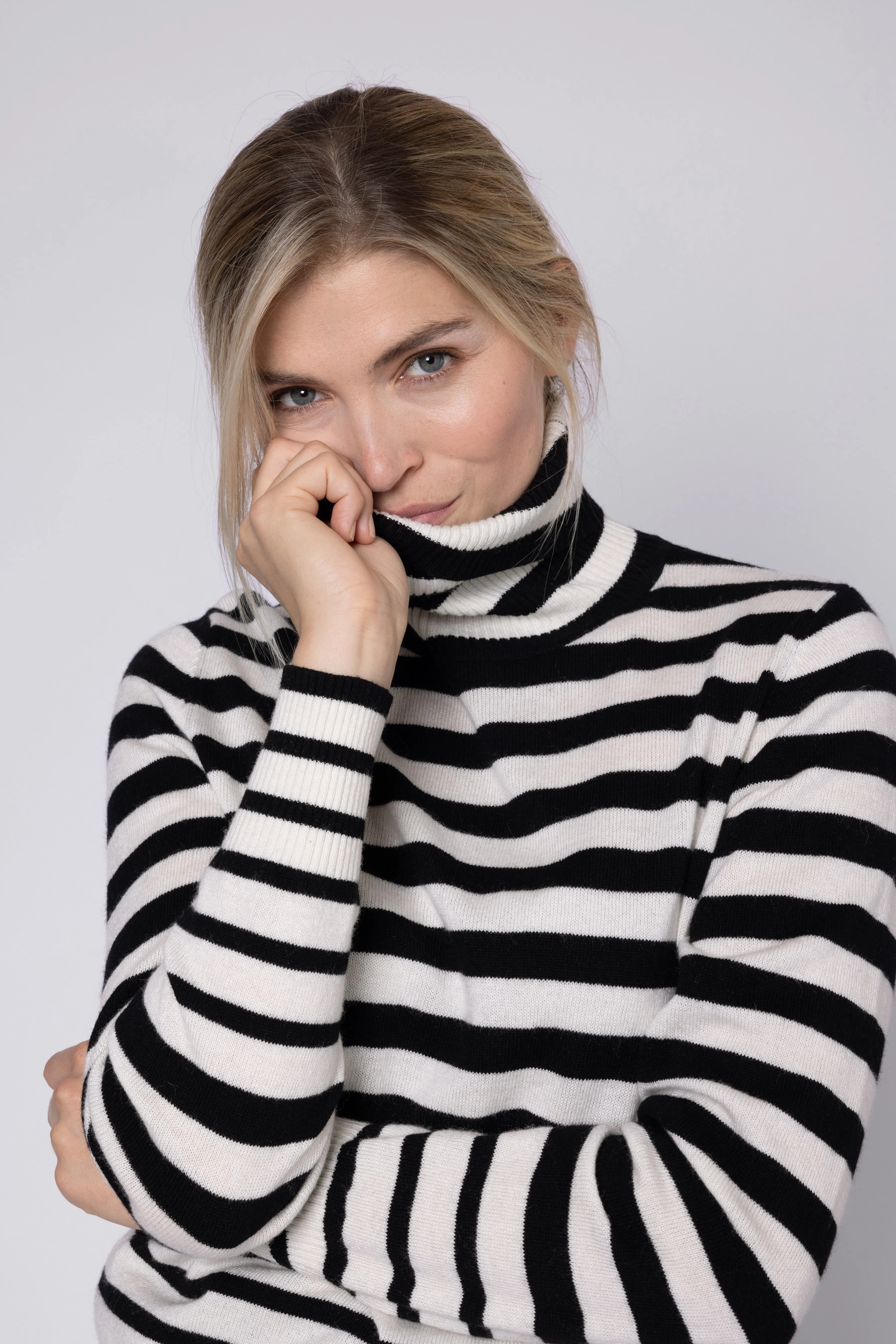 RHIANNON STRIPE ROLL NECK (BLACK/IVORY)