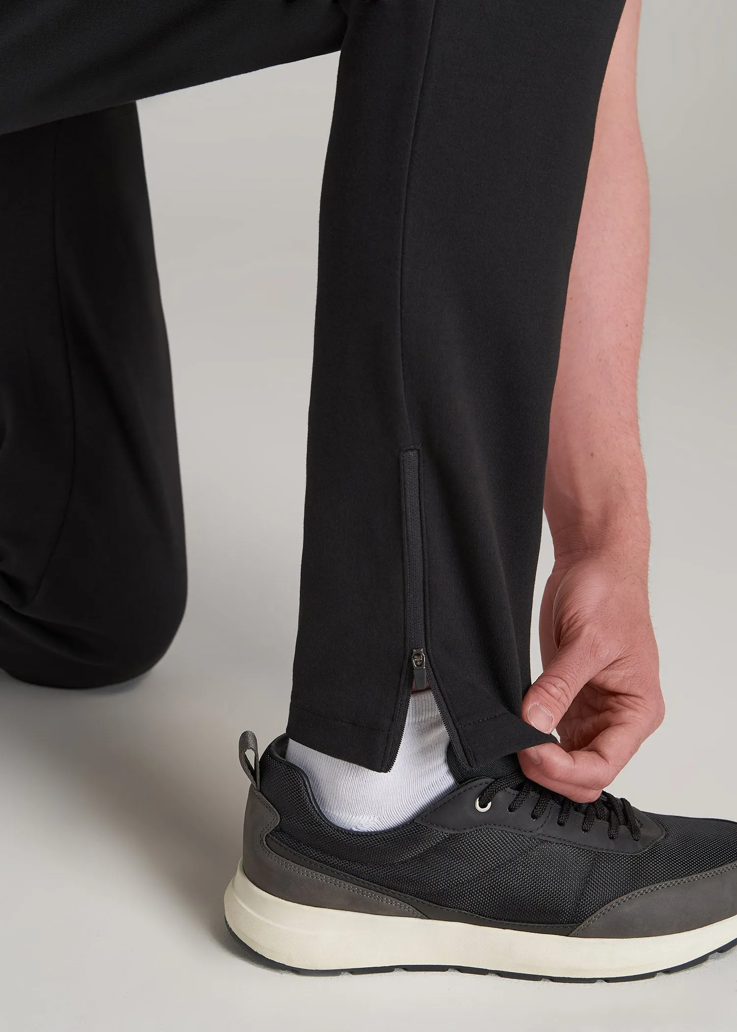 Tall Men's Tech-Knit Zip Joggers in Black